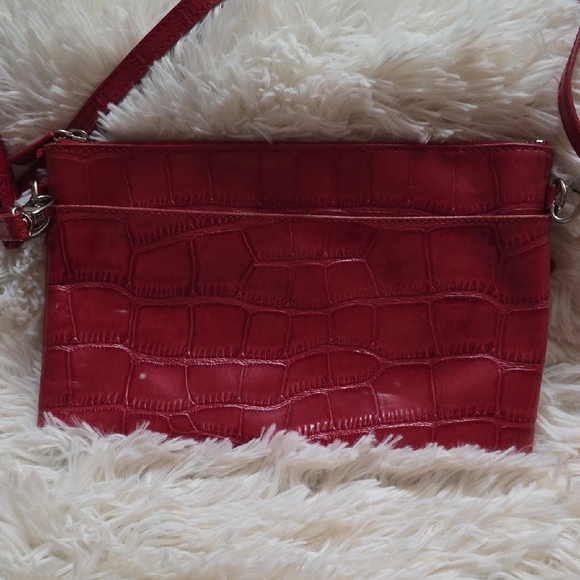 Danier,Elegant Red Crocodile-Embossed Women's Bag - Picture 3 of 12